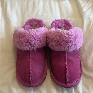 UGG kids size 4 slippers/shoe